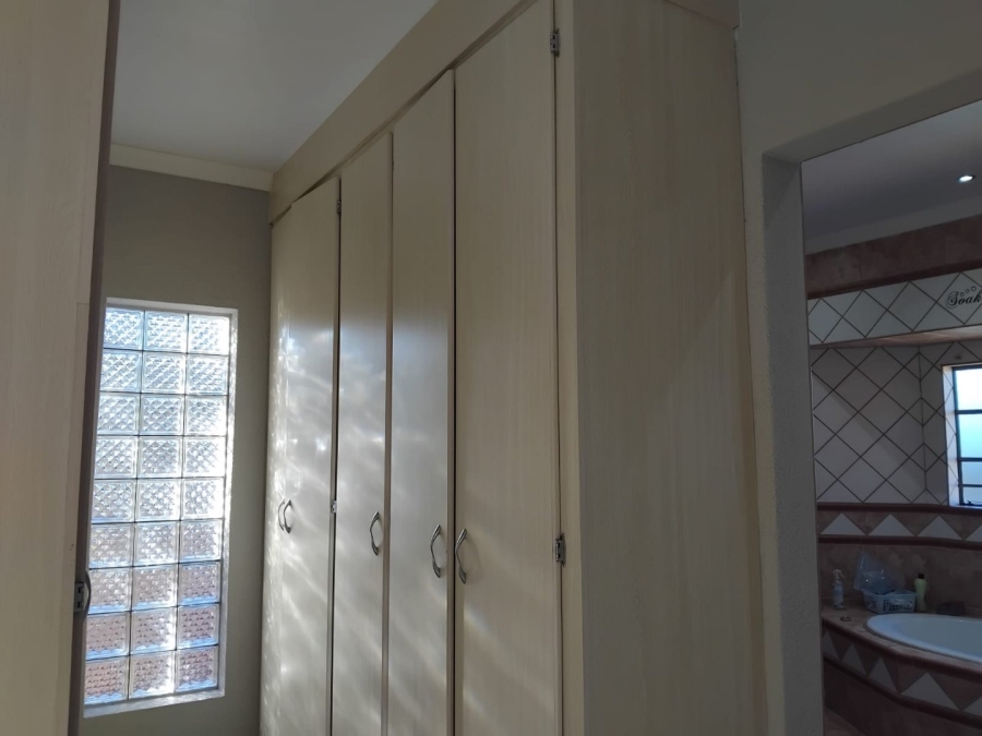 4 Bedroom Property for Sale in Safari Gardens North West